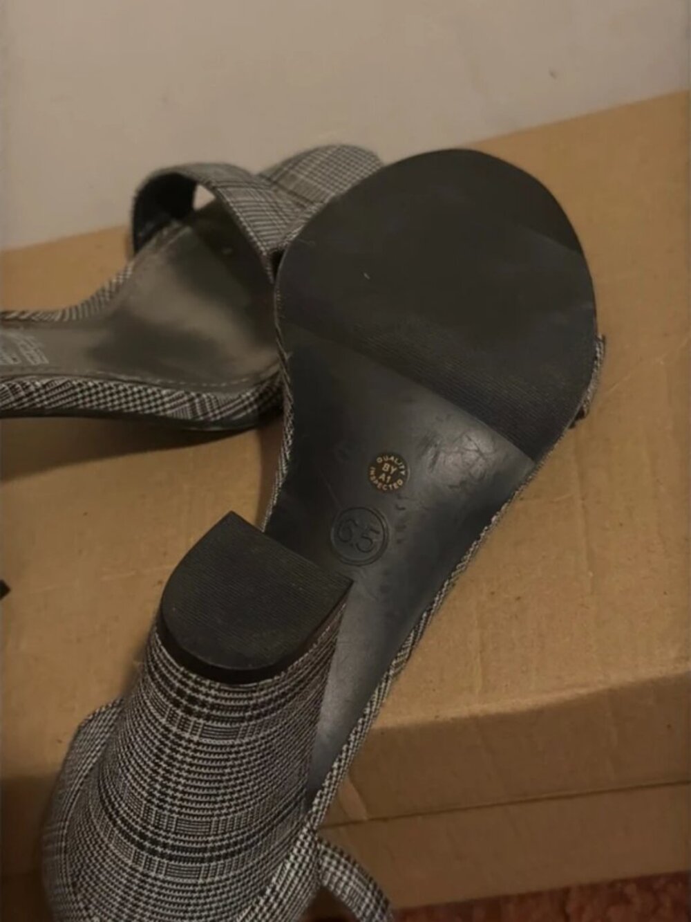 High Heel Sandals - Picture 3 of 3